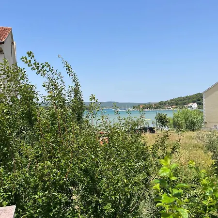 בית נופש House 20 M From Sandy Mrljane